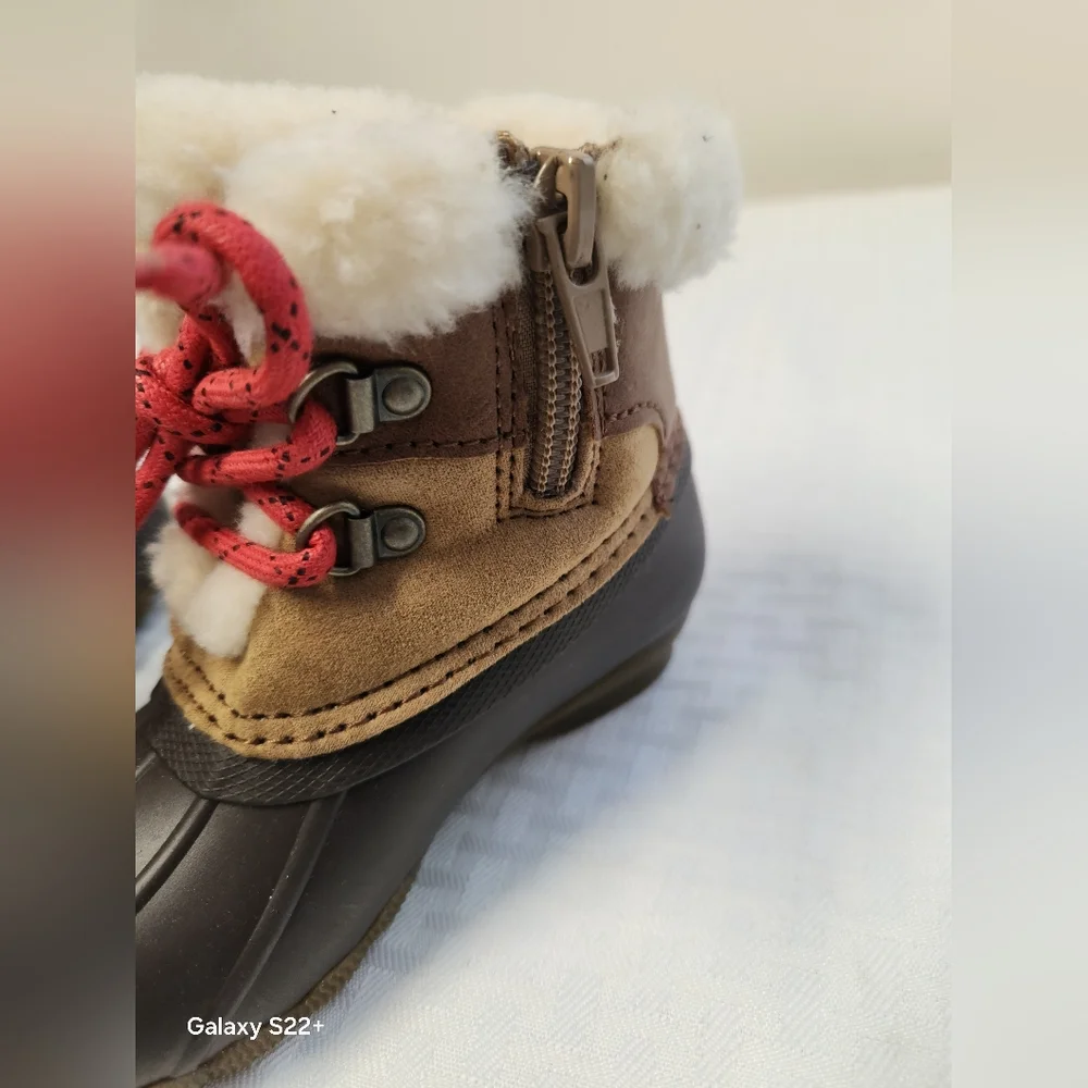 Sperry Kids' Brown Winter Boots Size 9M.  #X18
